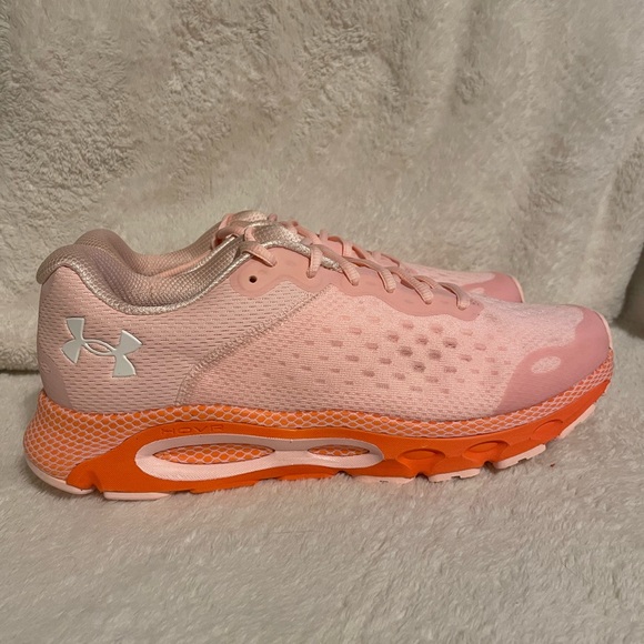 Never worn Under Armour Hovr Infinite 3 womens size 12. - Picture 2 of 9